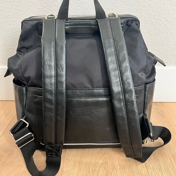 BEIS Black Baby Bag Modern Minimalist Design - Picture 5 of 8